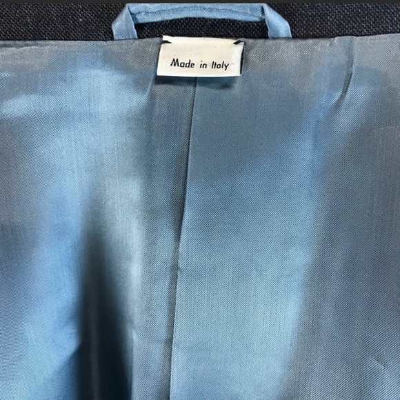 Gucci blazer. Bumble bee pattern. Runs small. Like a 42R - Picture 3 of 9